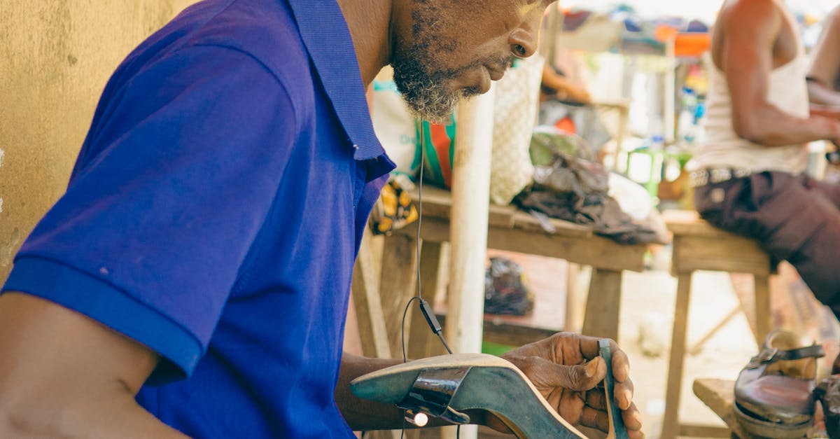 Shoe cobbler