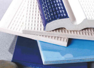 بلاط حمامات السباحة