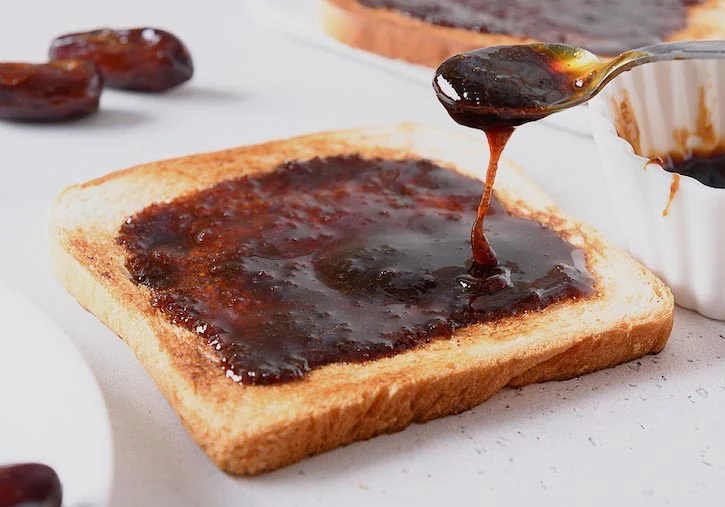 دبس تمر مع توست