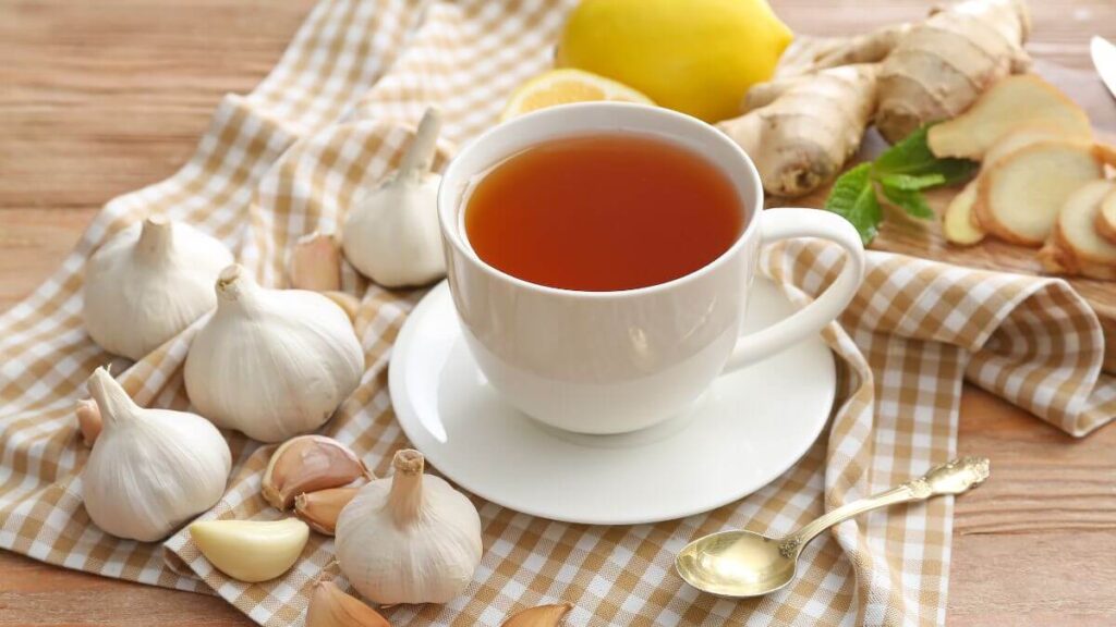 علاج جرثومة المعدة بالشاي الأخضر والثوم والأعشاب